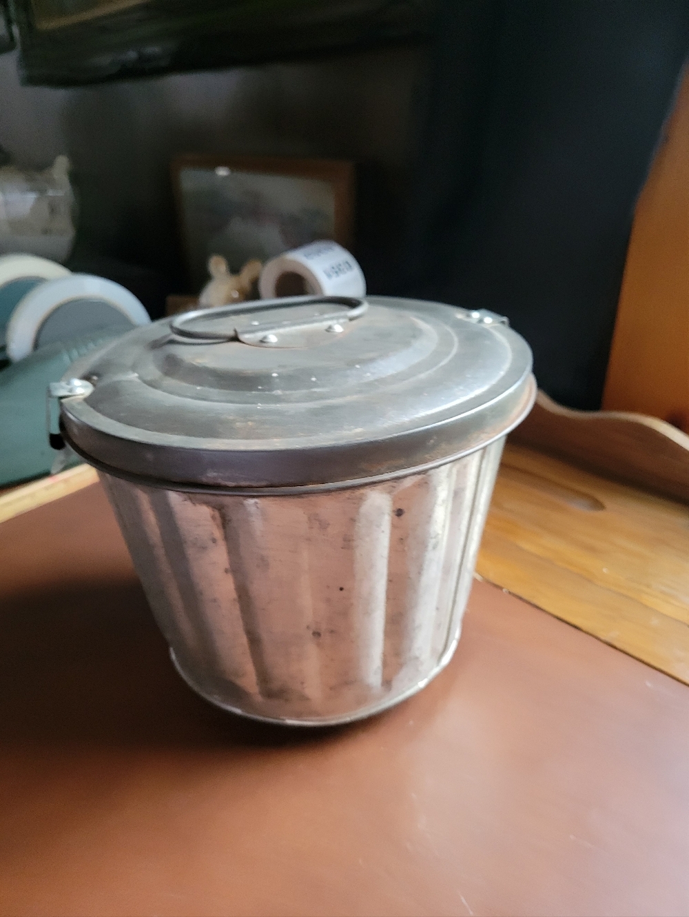 Vtg Primitive Farmhouse Metal Jello Bunt Fruit Cake Mold With Lid Small Bucket